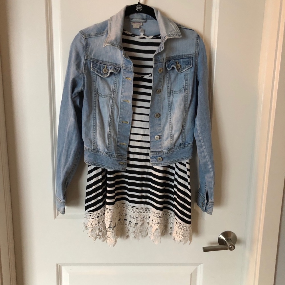 Cropped denim jacket